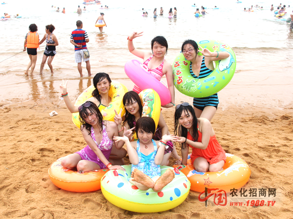 盡情的歡笑-威海國際海浴場