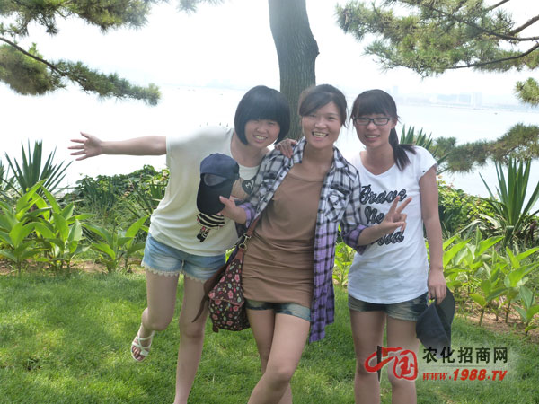 劉公島上的快樂的踏足