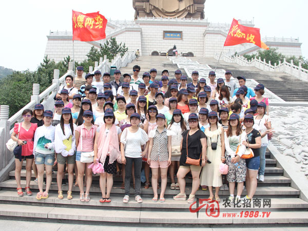 明神腳下綻放青春