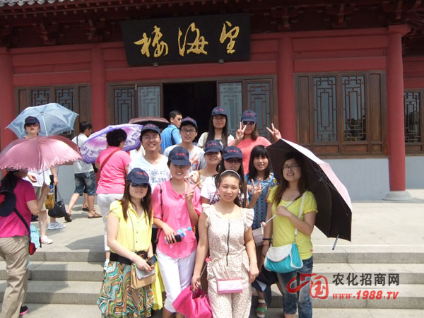 望海樓前來一張