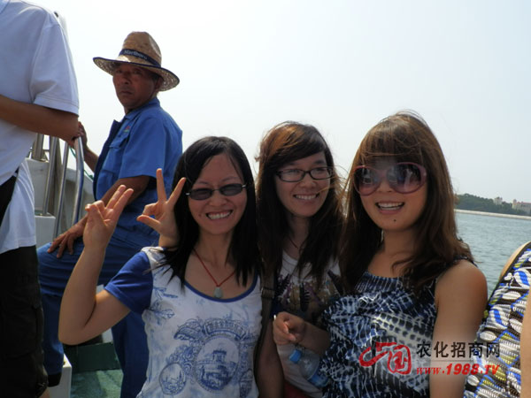 坐上船向快樂起航