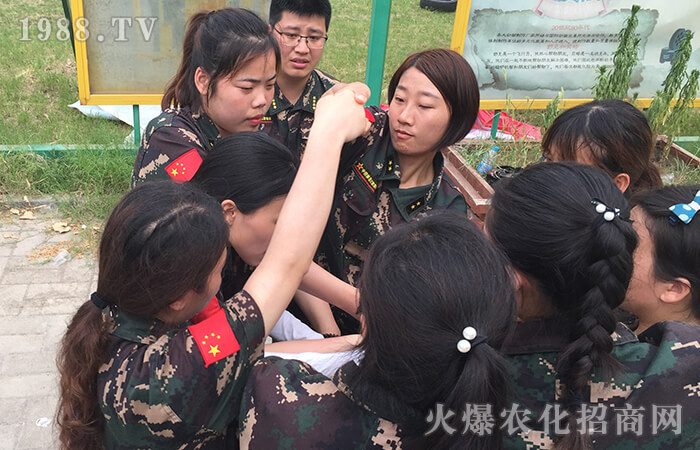 ���ڳ�Խ������ƴ���Є�(d��ng)����