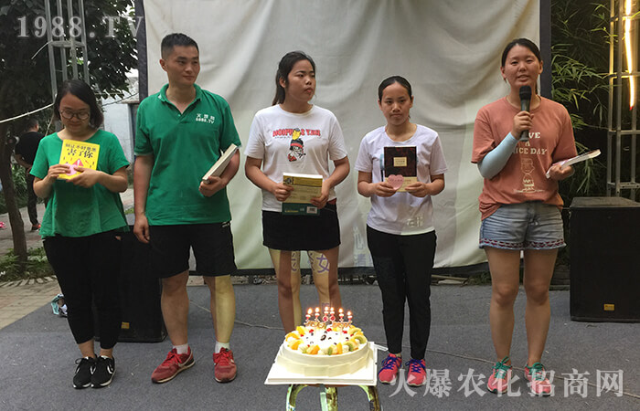 ����������