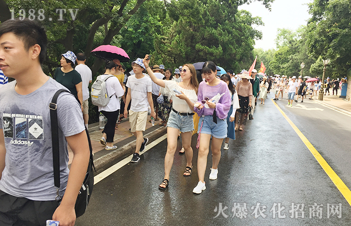 開(kāi)闊眼界從旅游開(kāi)始