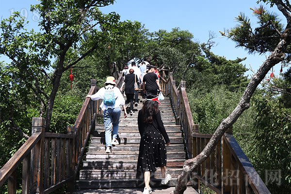 金頂云海奇觀,學(xué)國粹經(jīng)典道德經(jīng)