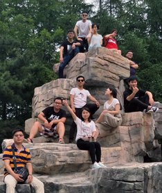 云山疊翠，火爆家人合影留念