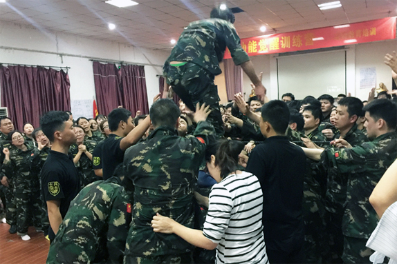 成功路上充滿荊棘，團結(jié)一心，終讓我們所向披靡！