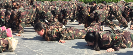 一人犯錯全體受罰，這就是團隊精神！