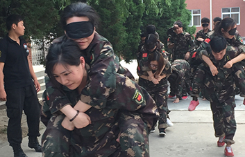 不管沿途有多艱險，我都將攙扶著你勇敢前行！