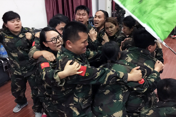 不輕言放棄，是對夢想的執(zhí)著；不輕易服輸，是對成功的渴望！