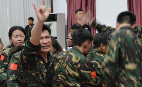 滿腔熱血為榮譽，拼搏奮斗比高低！