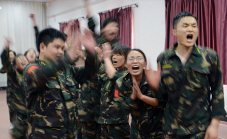 勇者無所畏懼，強者奮勇爭先！