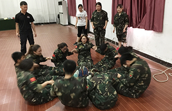 馳騁賽場，爭分奪秒，這是現(xiàn)實版的速度與激情！