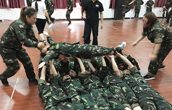 默契配合、高效協(xié)作，把不可能變?yōu)榭赡埽? />
                <p>默契配合、高效協(xié)作，把不可能變?yōu)榭赡埽?/p>
            </li>
            <li>
            	<img src=